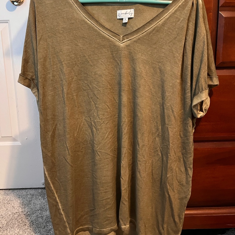 Women's Green V-Neck Short Sleeve Top — Size Medium